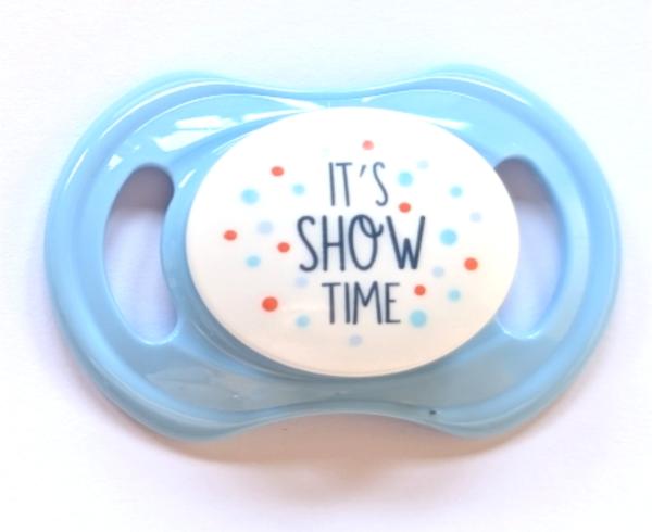 Schnuller hellblau-weiß It`s Show Time SPEZIALVERSCHLUSS!IALVERSCHLUSS!